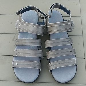 New propet sandals